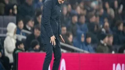 梅西与布冯赛后深情互赠球衣，巴神锋与尤文元老情谊难舍